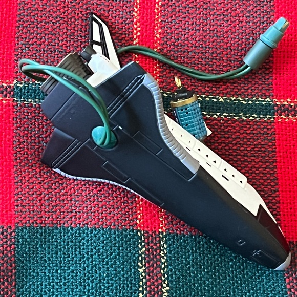 Hallmark Space Shuttle Ornament - Picture 6 of 8